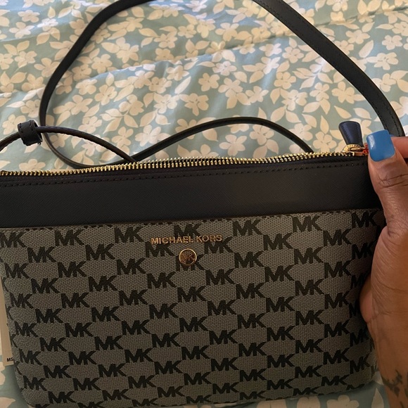 Jet set charm - Picture 2 of 2